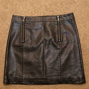Two by Vince Camuto sz 6 faux leather mini skirt